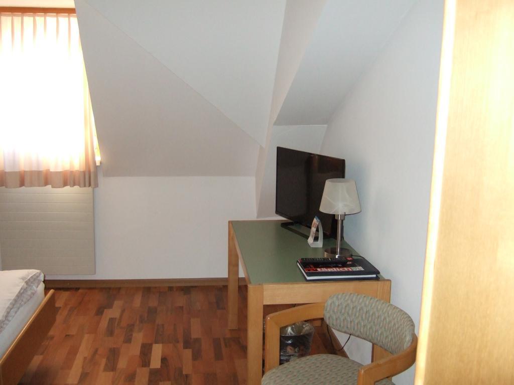 Gasthaus Zur Sonne Aesch  Eksteriør billede